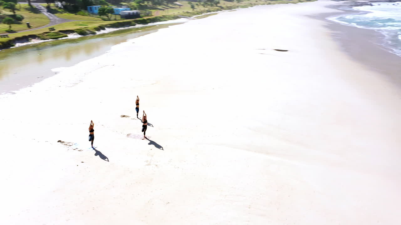 요가는 생애에 수년을 더하고 생애는 수년에 수년을 더합니다.