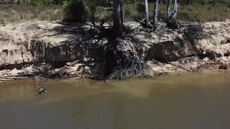 Al-Aire-Libre-Naturaleza-Drone-Aéreo-Paralaje-Fangoso-Agua-Río-Cámping