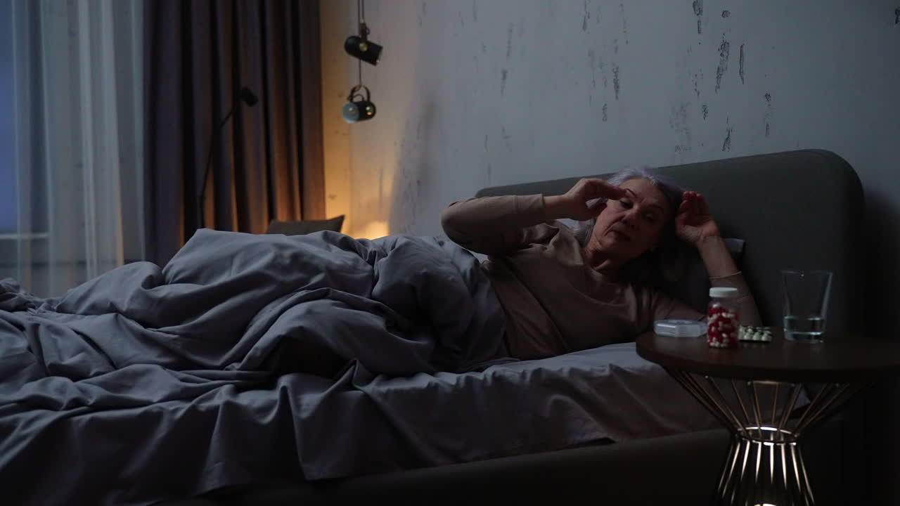 mujer en la cama en casa