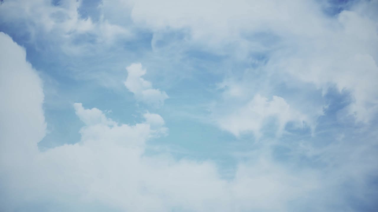 volar a través de las nubes en el cielo. animación. hermosas nubes en el cielo