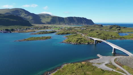 Puente-De-Las-Islas-Lofoten-Y-Ruta-Escénica-Durante-El-Verano-En-Noruega,-Escandinavia---Aéreo