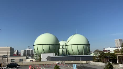 tanque de gasolina en japón, el paisaje de tokio