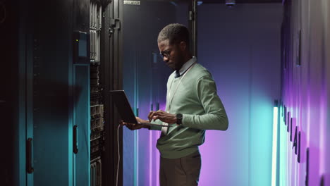 it engineer maintaining work of mainframe