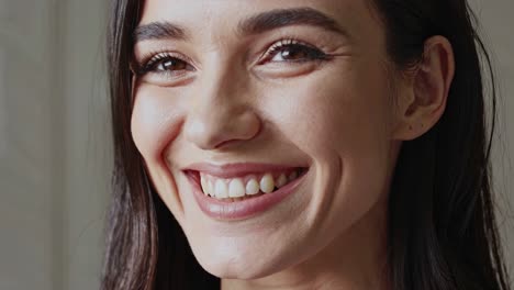 retrato de una mujer sonriente