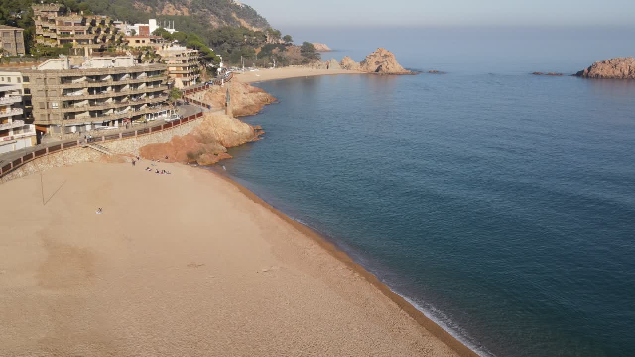 Pemandangan Tossa de Mar di pesisir Catalonia