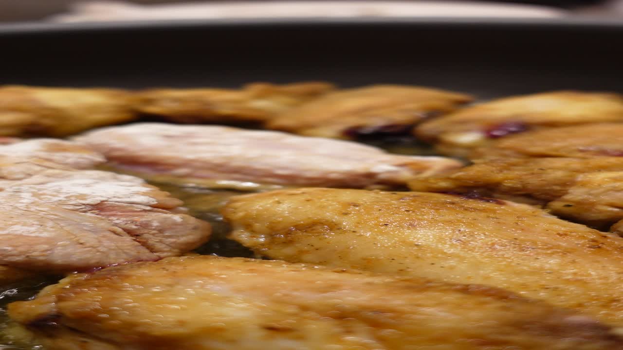 freír alas de pollo