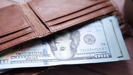 dinero en una billetera