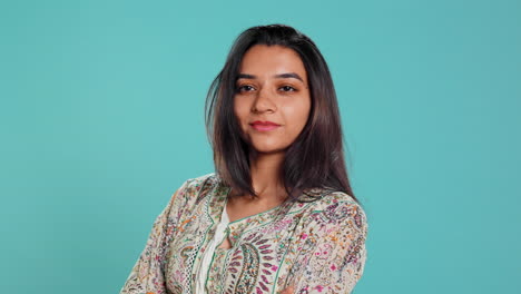 Portrait-of-cheerful-friendly-woman-smiling