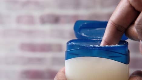 aplicación de crema o loción