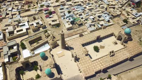 Drone-shot-one-of-the-largest-congregational-mosque-in-Central-Asia,-Poi-Kalyan-Mosque-in-Bukhara,-Uzbekistan