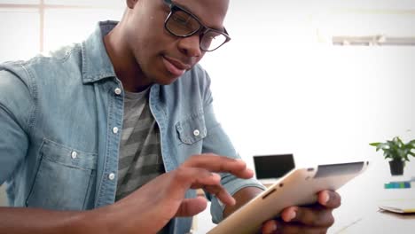 Casual-businessman-using-his-tablet