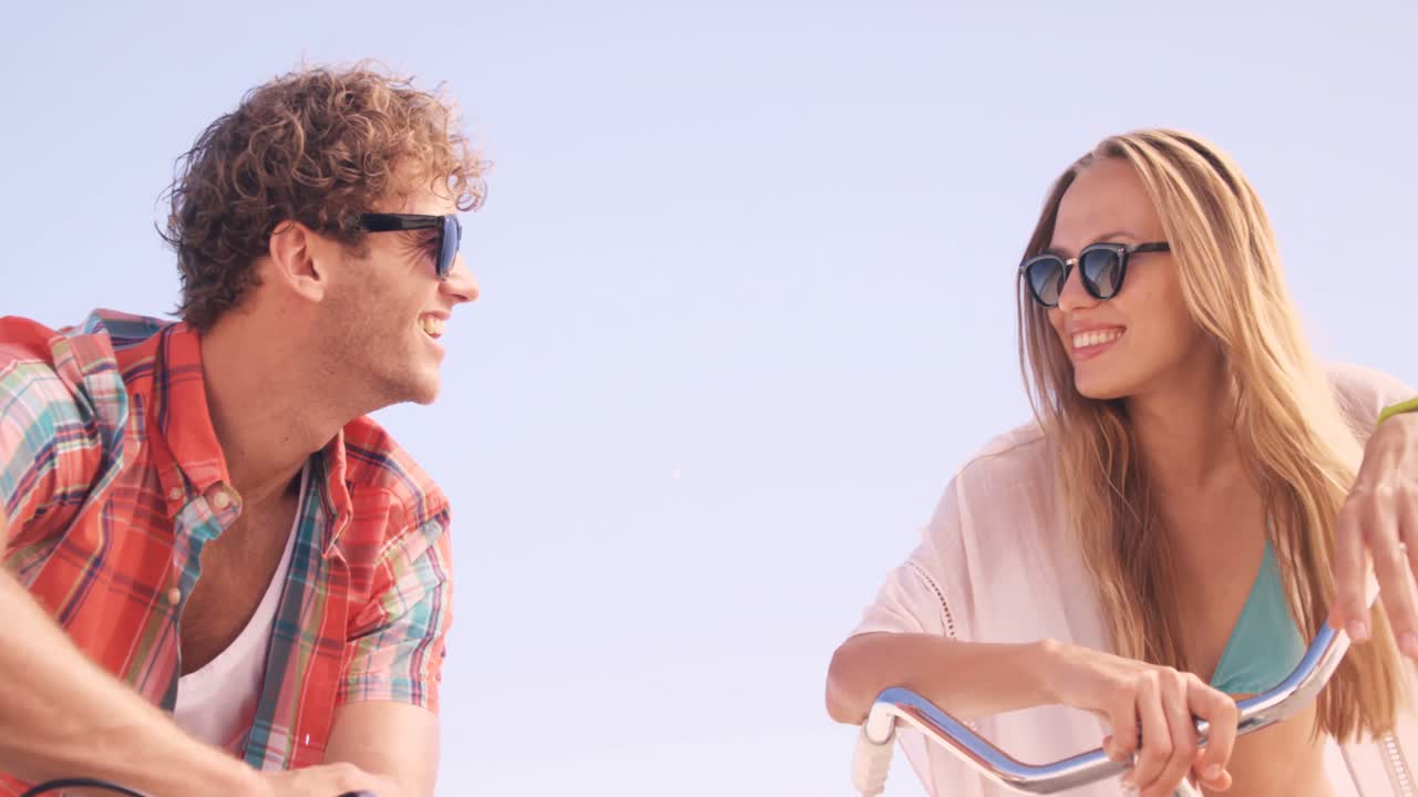 부부 가 함께 이야기 하는 것