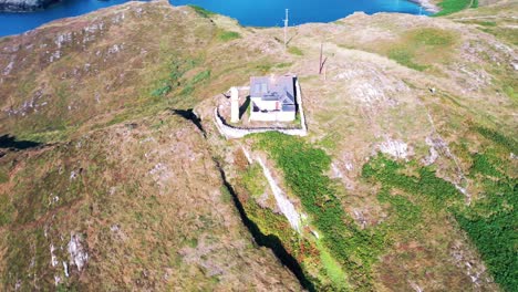 Der-Leuchtturm-Von-Sherkin-Island-An-Einem-Sonnigen-Sommertag-1