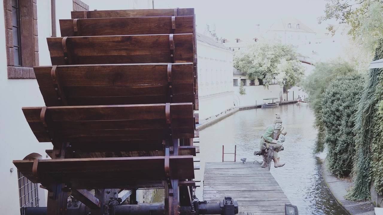 Spinning wooden mill wheel 4K