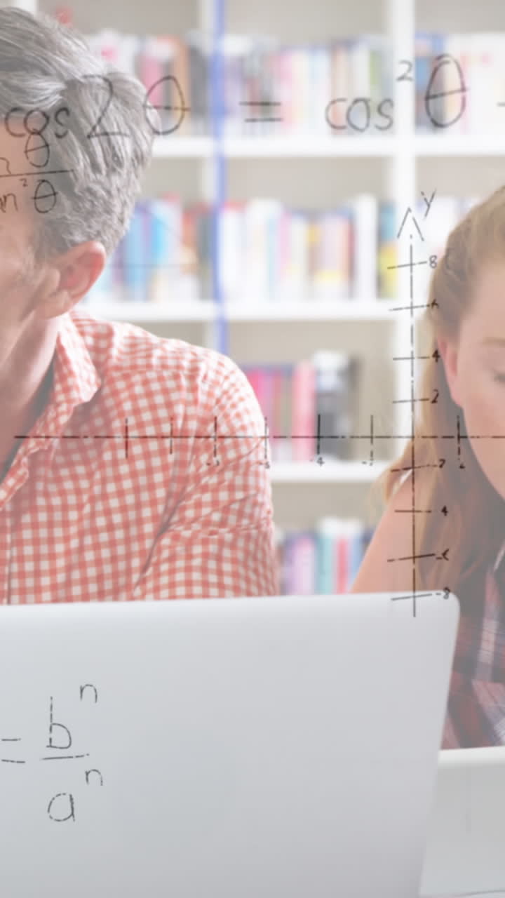анимация математических уравнений над учителем-мужчиной и школьниками, использующими ноутбук в классе