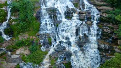 Vista-Aérea-De-La-Cascada-Maeya,-Tailandia