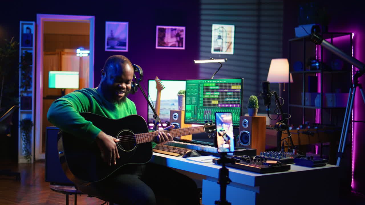 Professional composer teaching guitar lessons online on master class