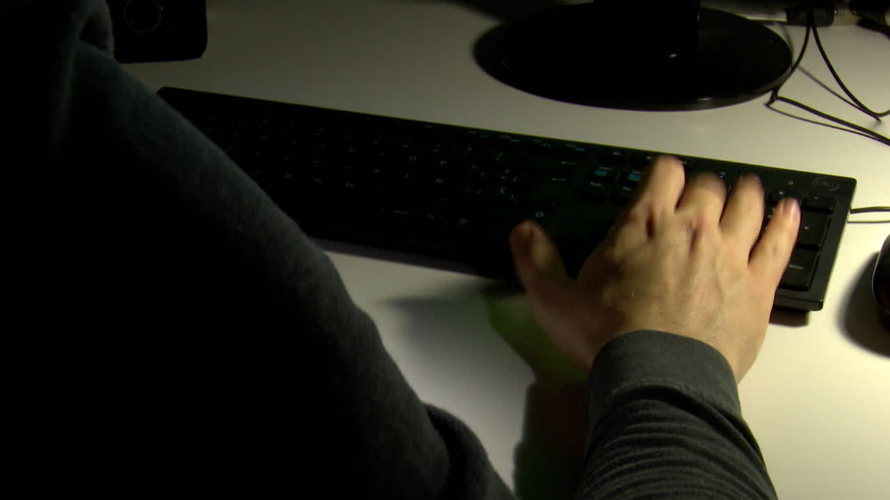 컴퓨터를 사용하는 사람