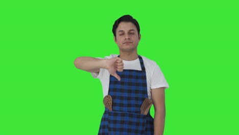 cocinero indio decepcionado mostrando los pulgares hacia abajo pantalla verde