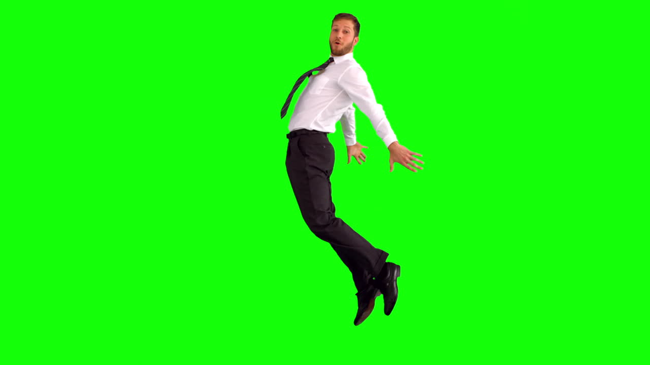 Uomo d'affari che salta e si allunga