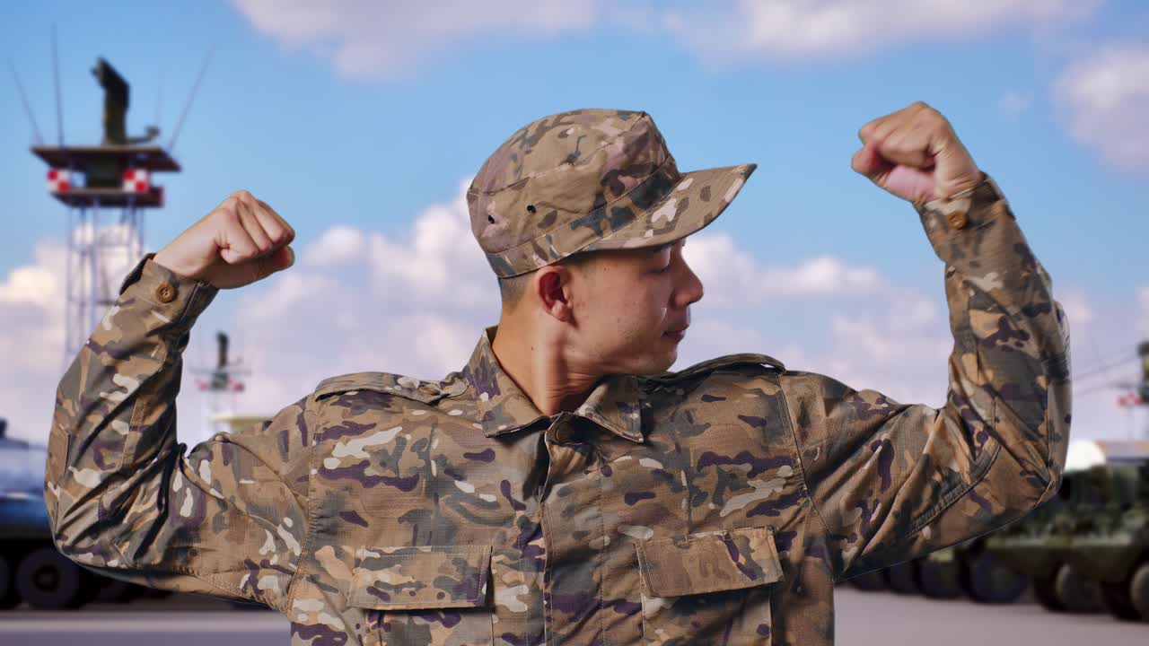 счастливый солдат.