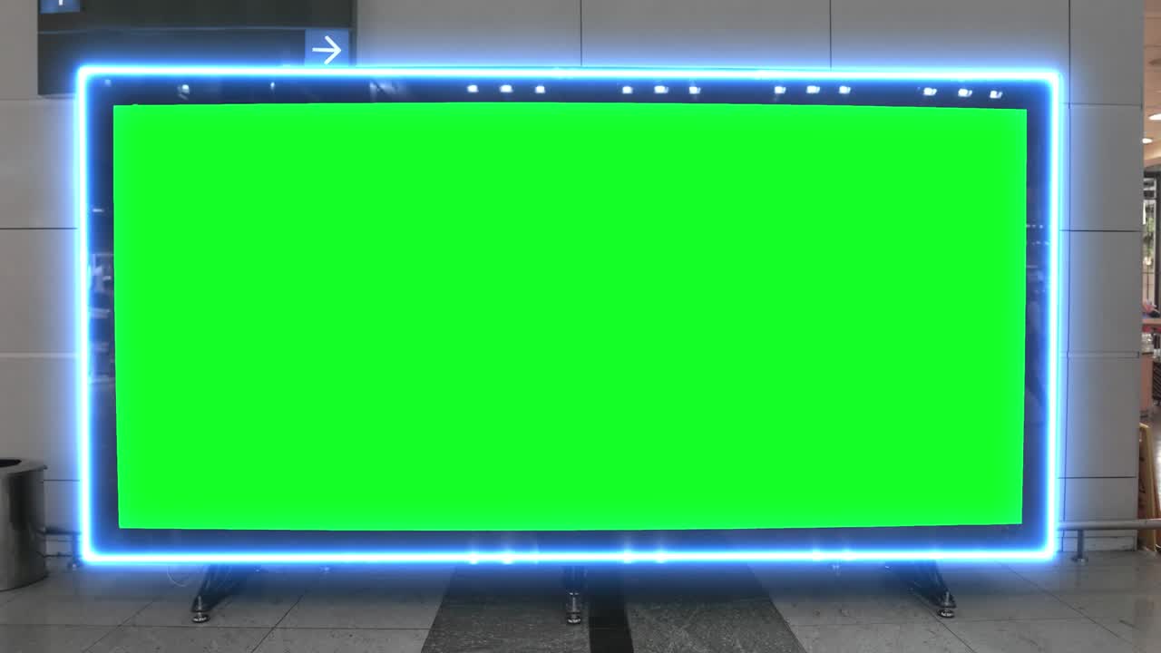 녹색 화면, 알파 채널, 공항 홀에 크로마 키 프레임, 마케팅을 위한 큰 배너.