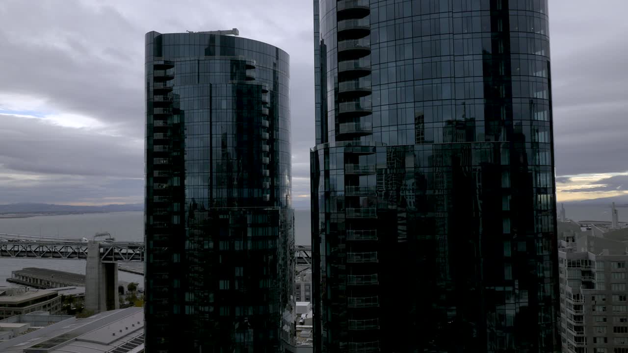 drones en los edificios de san francisco 4k 24fps