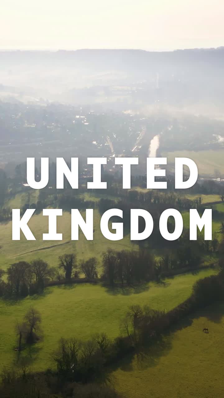 영국 내의 과 시골의 수직 공중 드론 촬영 영상 (애니메이션 그래픽으로 표기)