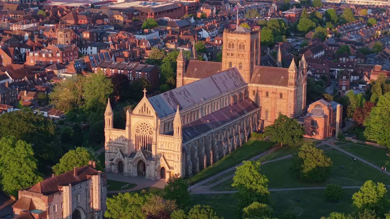 A cinematic drone pullback with tilt-up unveils St Albans Cathedral and its surrounding landscape, capturing the historic architecture and scenic beauty in one sweeping view
