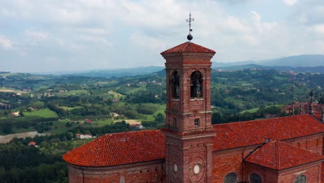 Campanario-De-Vicoforte-Comuna-En-La-Provincia-De-Cuneo-En-Italia