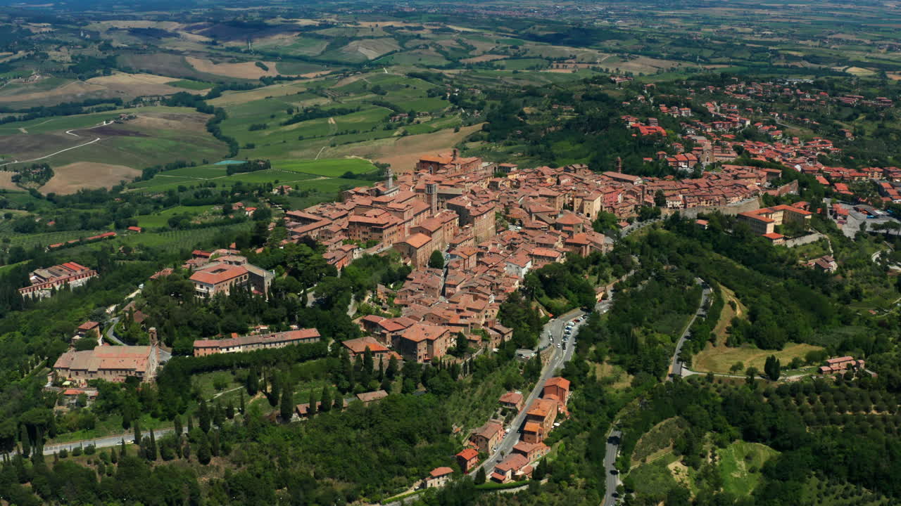 montepulciano estableciendo toma aérea, verano en italia