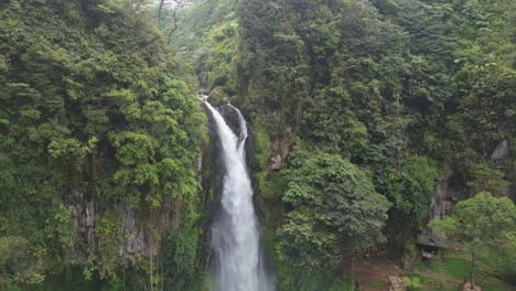 Cascada-Silikap-En-Penapan-Berastagi