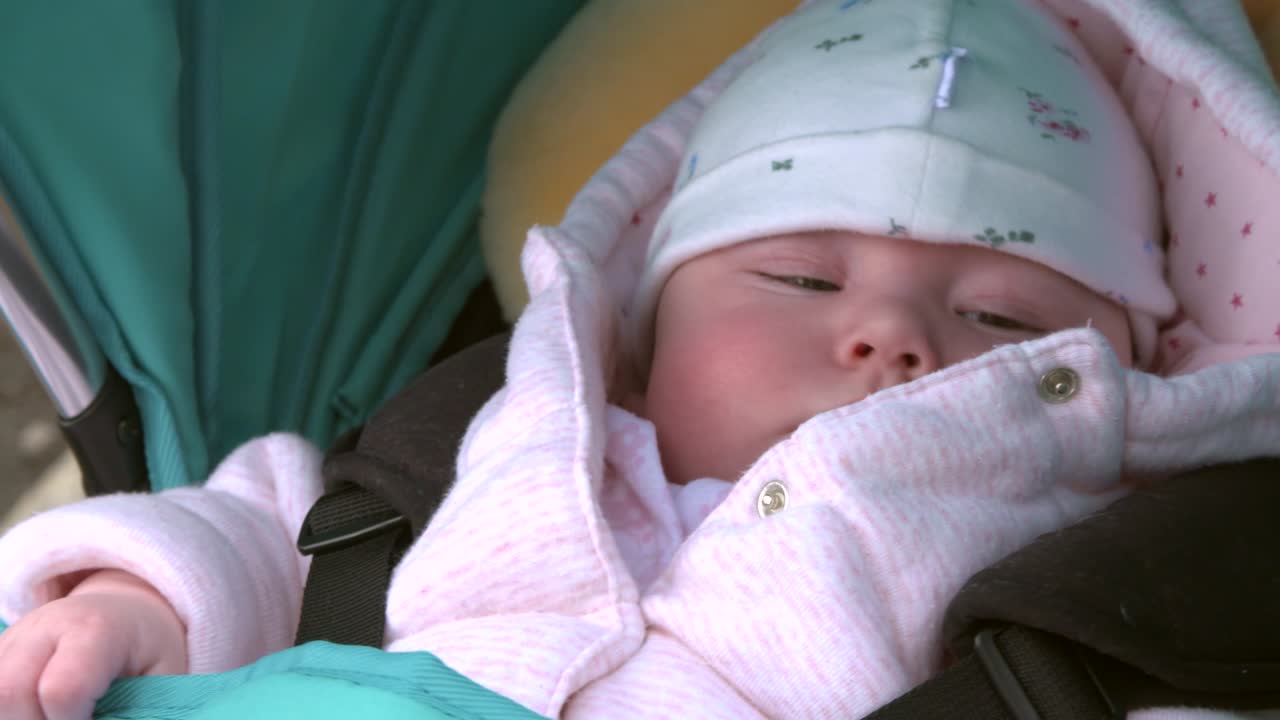 bebé en cochecito 05