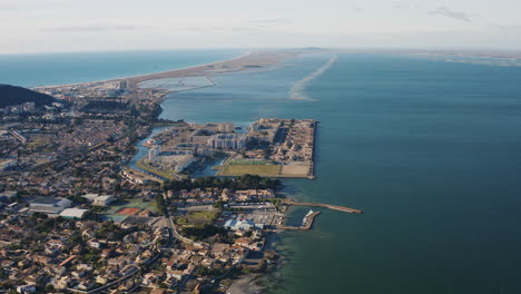 Global-view-of-Ile-de-Thau-neighborhood-in-Sète-mediterranean-city-buildings