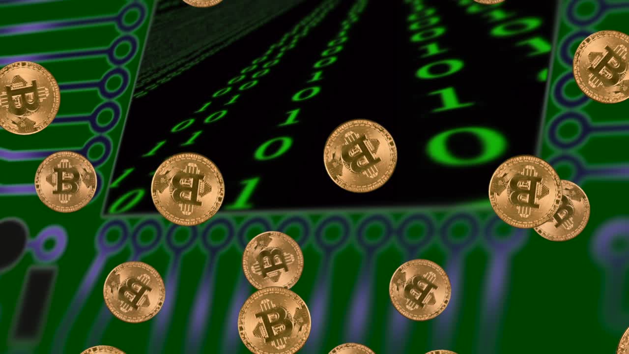 블록체인을 시뮬레이션하는 cpu가 장착된 마더보드 앞에 떨어지는 비트코인 동전