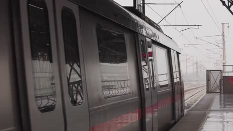 Delhi-Metro-Fährt-Zur-Nächsten-Station