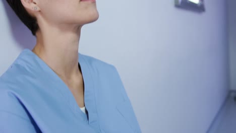 profesional médico que trabaja en un hospital