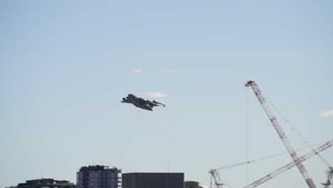 El-C17-Australiano-Sobrevuela-La-Ciudad-De-Brisbane