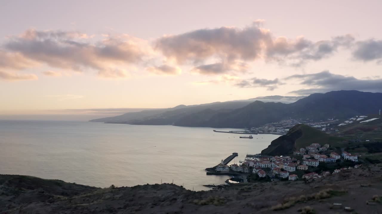video de avión no tripulado de la costa de madeira