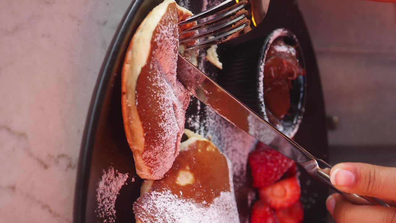Pancakes with Strawberries and Chocolate
