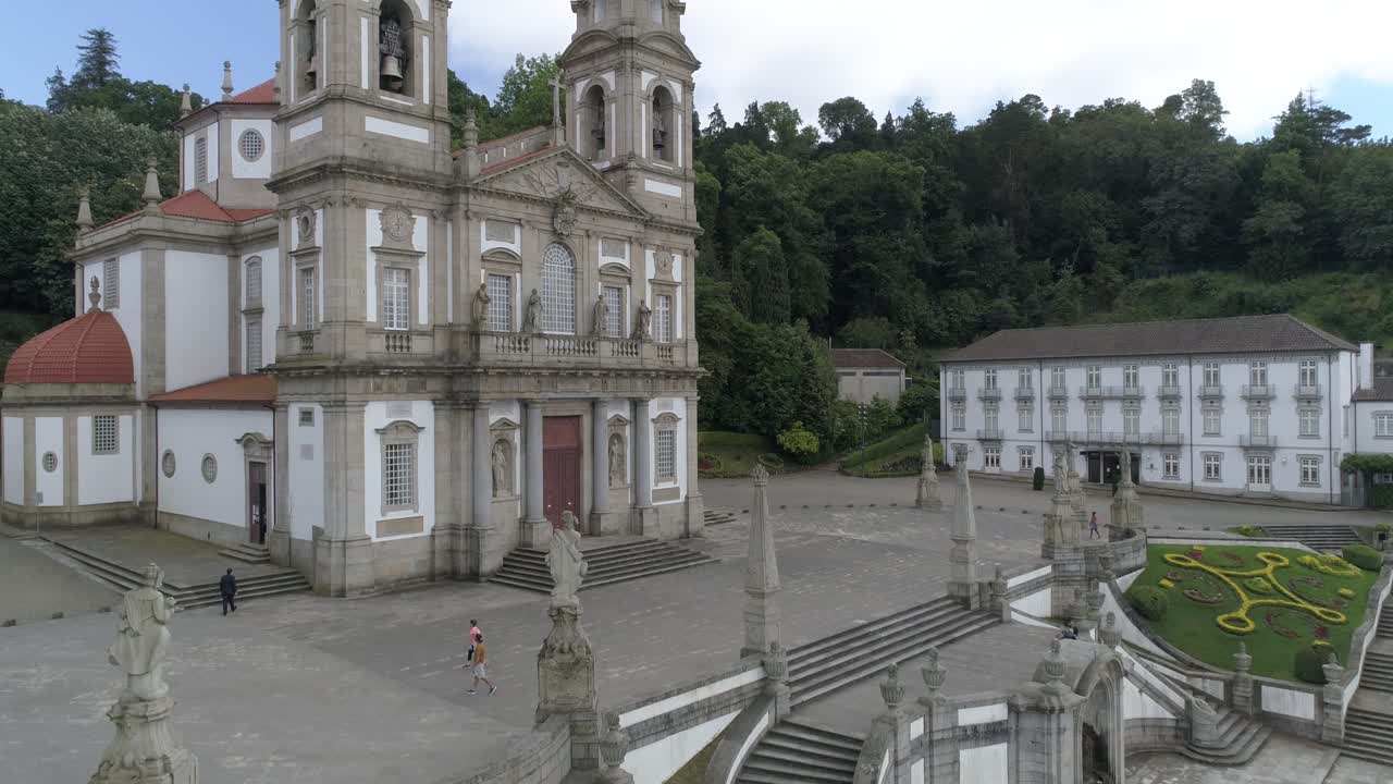 el santuario portugués bom jesus do monte braga fue fotografiado desde el aire.