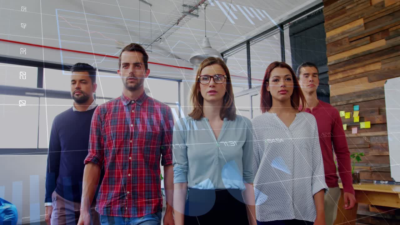 animación de múltiples gráficos y diversos colegas confiados caminando uno al lado del otro en la oficina