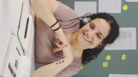 Vertical-video-of-Female-student-waving-to-the-camera.