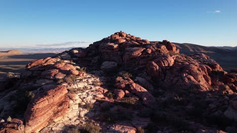 Rote-Felsformation-Las-Vegas-Luftaufnahme-Der-Schlucht-Mit-Winderosionsdrohne-Aus-Nächster-Nähe