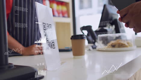 animación de procesamiento de datos financieros sobre hombre biracial escaneando código qr en una cafetería