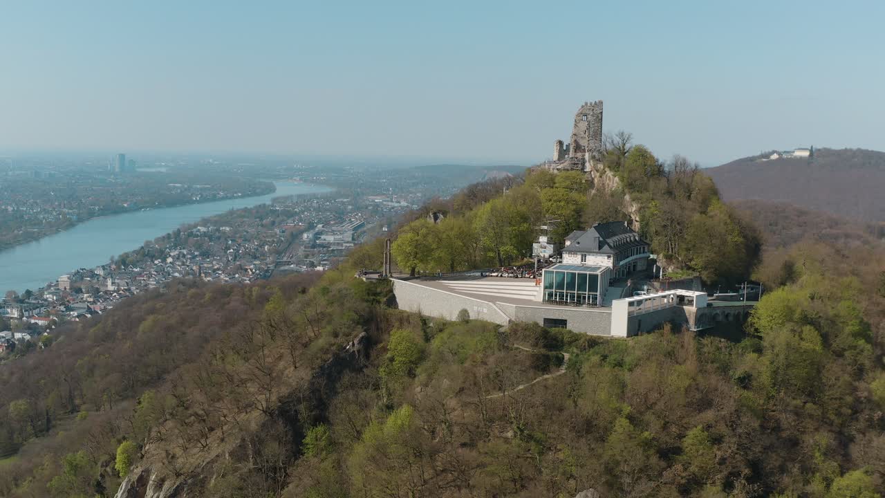 무인 항공기 - bonn - königswinter 25p 근처의 강 라인 siebengebirge와 폐허 drachenfels의 공중 샷