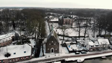 el pequeño pueblo llamado oud zuilen cerca de utrecht en los países bajos