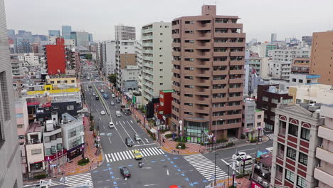 Tokyo-city-skyline-and-busy-traffic-on-a-cloudy-grey-day