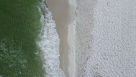 Covid-19-konzept---Keine-Menschen-Am-Geschlossenen-Strand-In-Florida