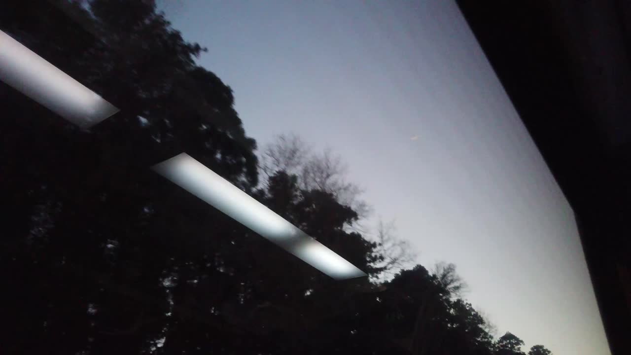 해가 질 때 차 안에서 본 현지 풍경